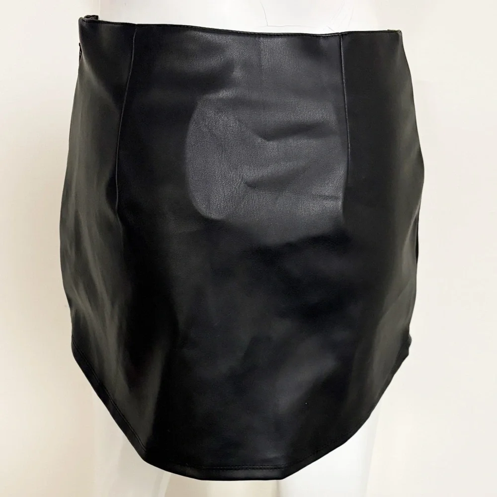 Dolls Kill Brand Poster Grl Black Vegan Leather Mini Skirt w Grommet Details - Picture 3 of 5